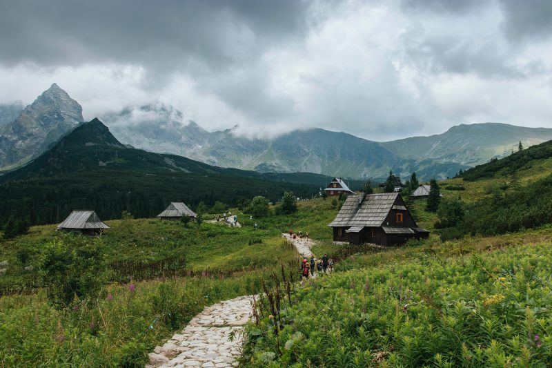 Dlaczego warto odwiedzić Zakopane? Poznaj powody i szybko rezerwuj nocleg!